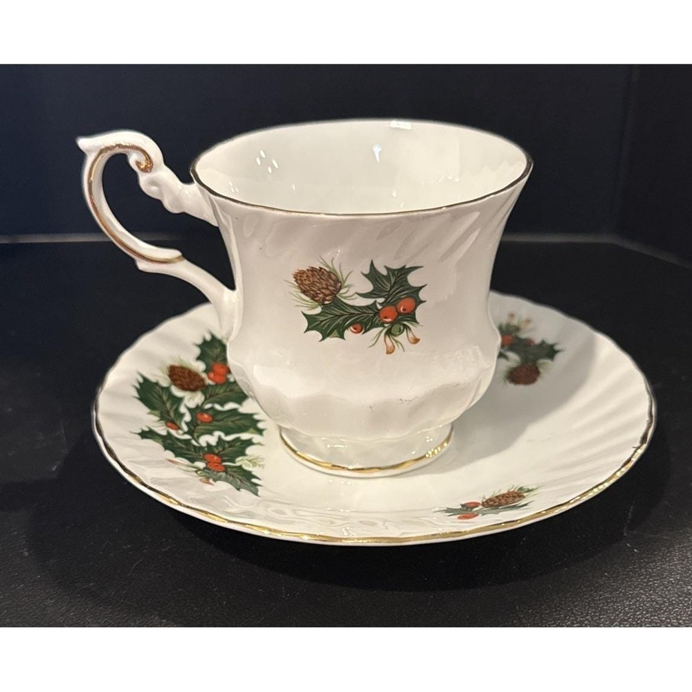 Vintage Christmas Rosina Yuletide Fine Bone China‎ Tea Cup Saucer England